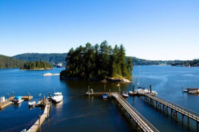 Arrive @ Deep Cove Waterfront Home